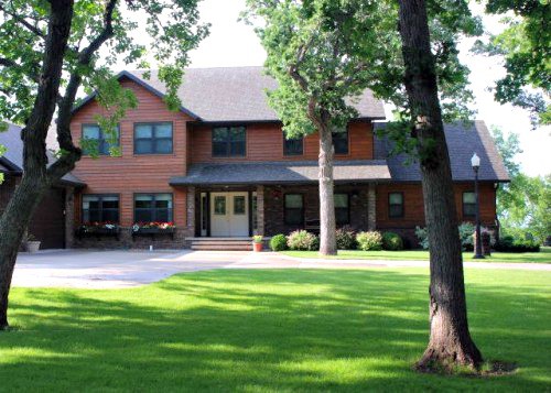 Lake Le Homme Dieu B & B